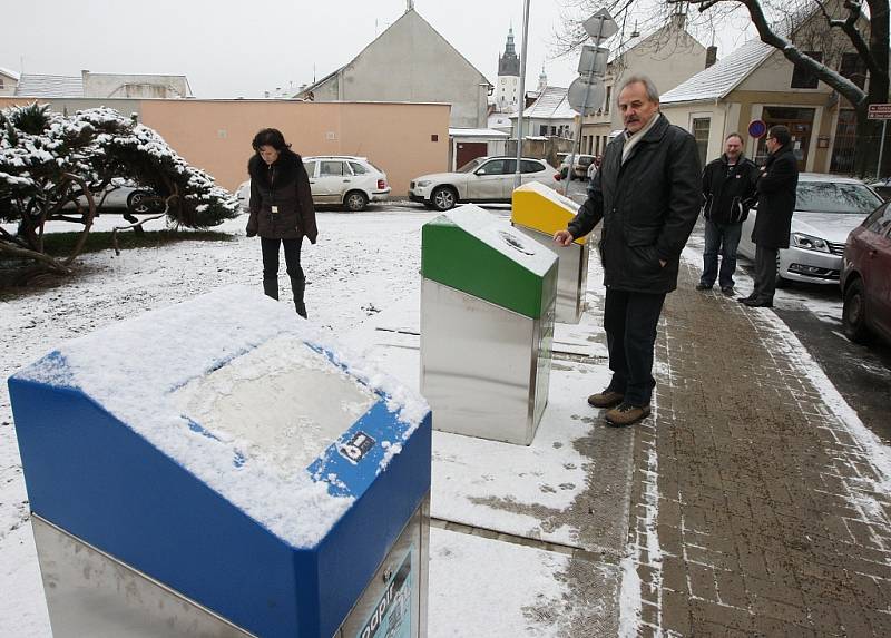 ODPAD pod zemí. Představeny byly také nové podzemní kontejnery v ulici České armády.