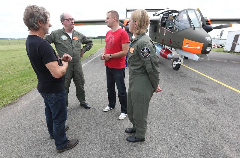 Do Roudnice přiletěli první účastníci víkendové Air Show.