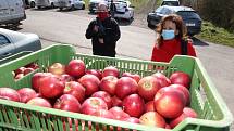 Zemědělské družstvo Klapý věnovalo jablka