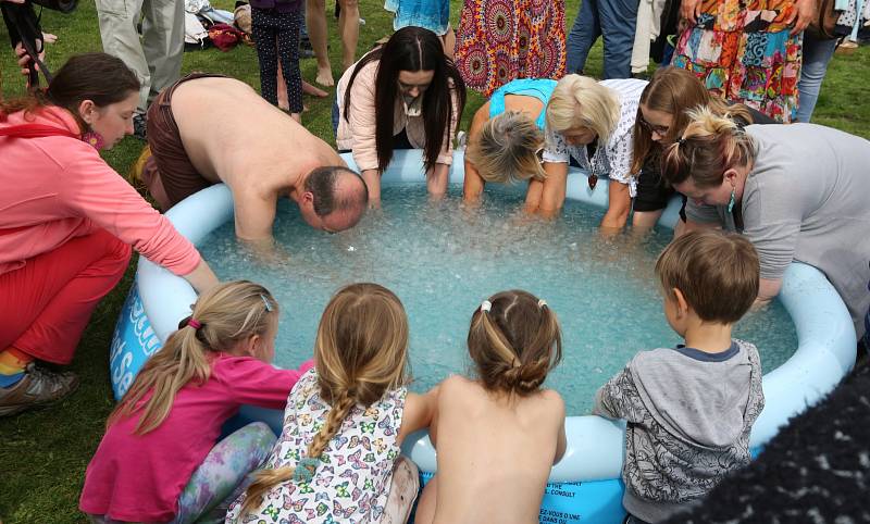 Součástí litoměřického Allfestu 2019 byla i ledová koupel