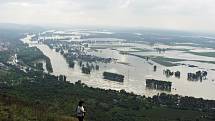 Povodeň 2002, Píšťany a pohledy z Radobýlu na obrovskou lagunu