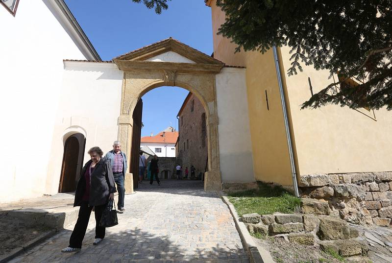 V Úštěku probíhaly hodinové komentované prohlídky místního hradu, který se postupně rekonstruuje