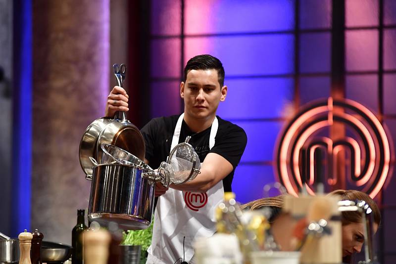 Marek Kühnel z Lovosic vaří v zámeckém vinařství v Třebívlicích. Zúčastnil se televizní soutěže MasterChef Česko.