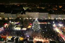 Rozsvícení vánočního stromu na Mírovém náměstí v Litoměřicích. Archivní snímek z roku 2019