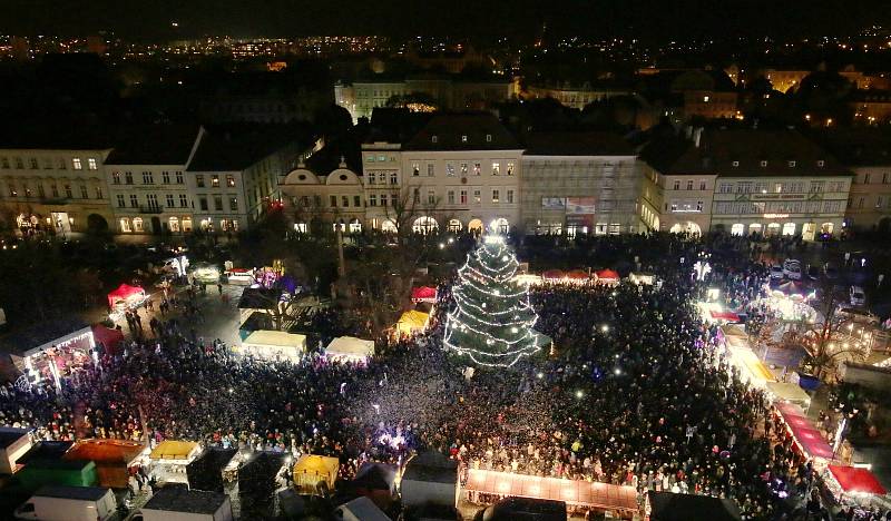 Rozsvícení vánočního stromu na Mírovém náměstí v Litoměřicích