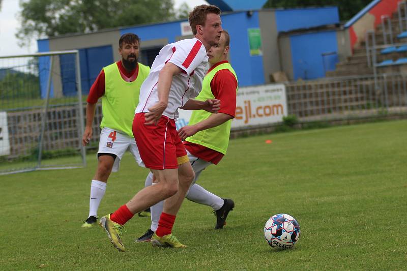 Zaměstnanecká liga Deníku: čtvrtý semifinalový turnaj druhého ročníku hostil sportovní areál Pod Lipou v Roudnici nad Labem.