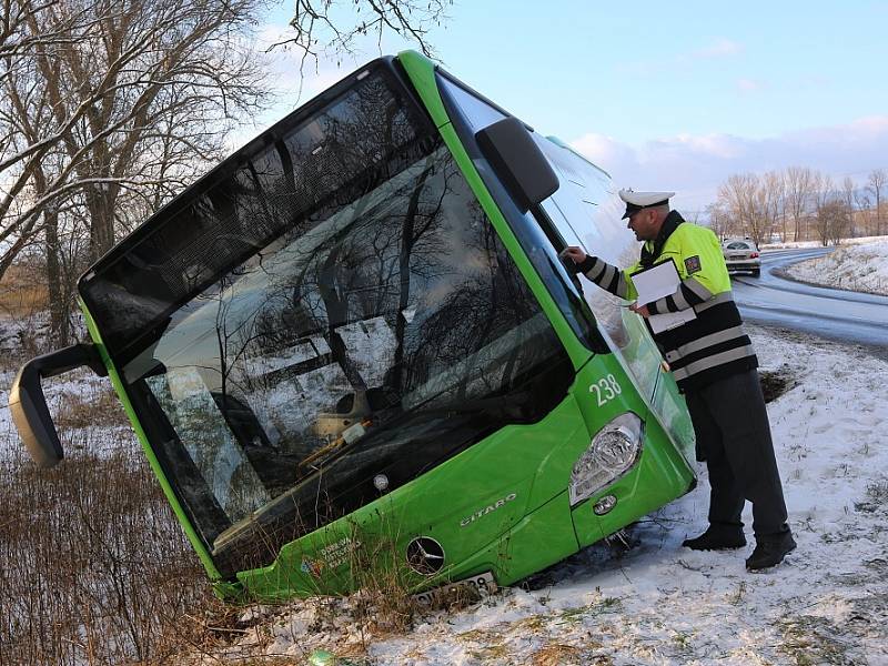 Dopravní nehoda mezi Křešicemi a Okny