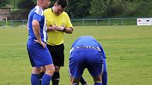 Fotbalisté Roudnice (v bílomodrém) prohráli v Oldřichově jasně 0:4.