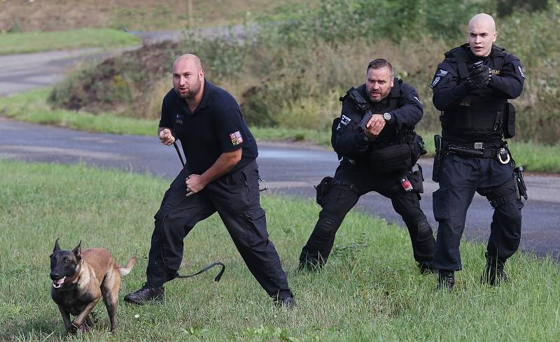 Terezín, policie a vězeňská služba cvičily zadržení uprchlého vězně.