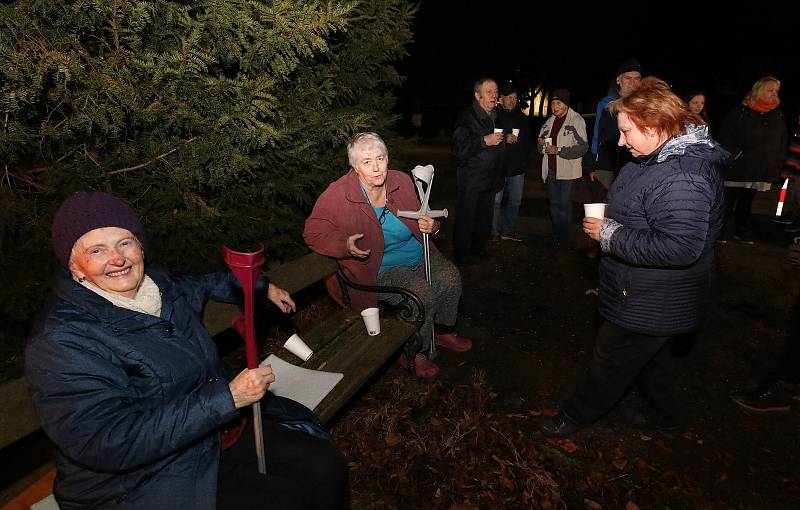 Adventní setkání s rozsvícením vánočního stromu v Chodovlicích