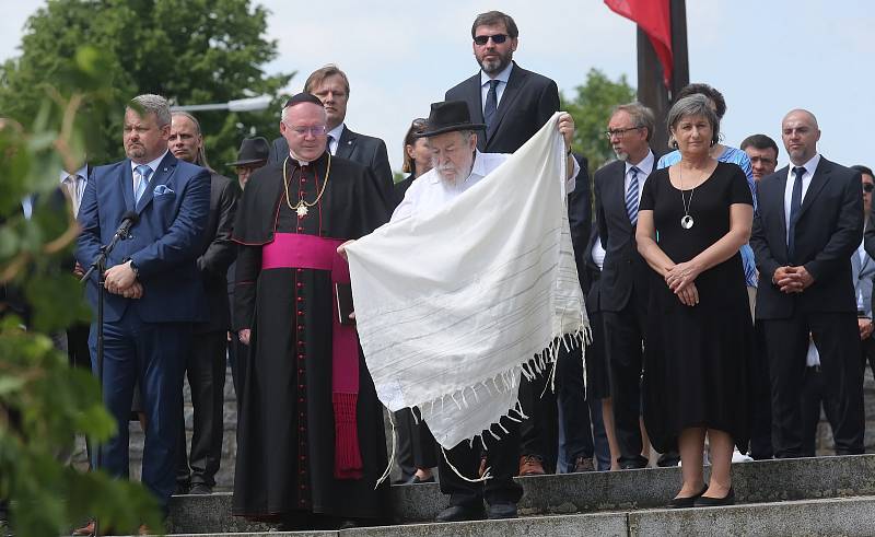 V neděli se konala na Národním hřbitově v Terezíně tradiční Tryzna 2022.