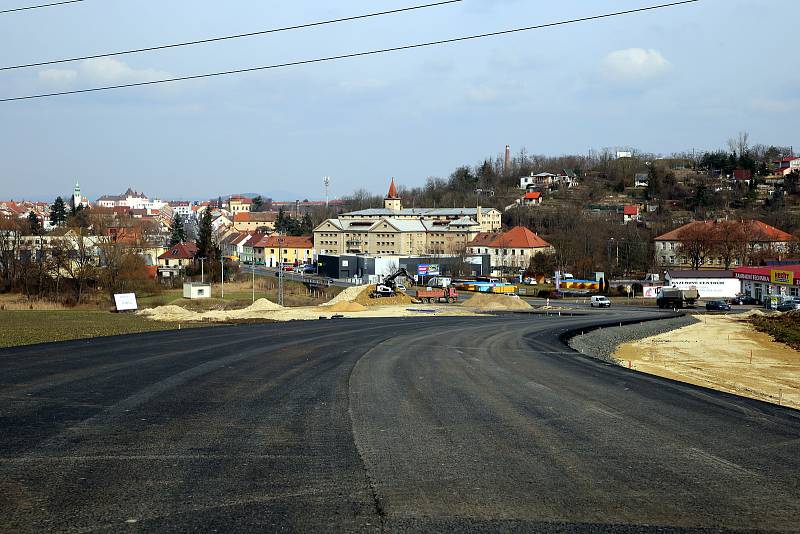 Stavba další části obchvatu Roudnice nad Labem omezí dopravu.