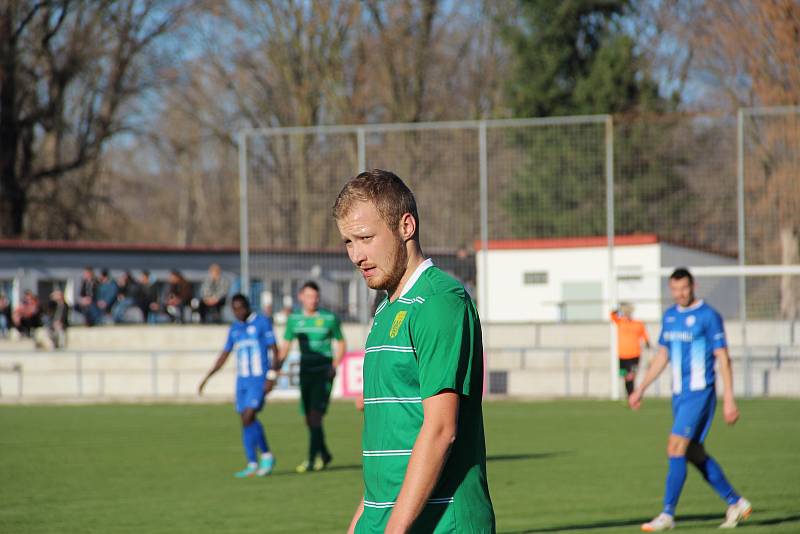 Lovosice (v modrém) - Žatec (v zeleném), KP