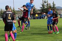 Fotbalová divize dorostu U19. Roudnice (v modrém) podlehla České Lípě 1:2.