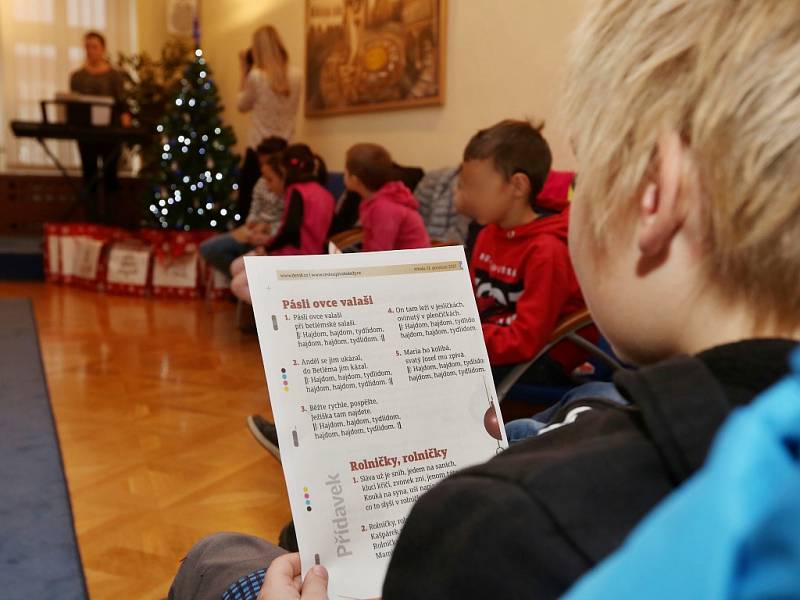 Městský úřad Litoměřice naděloval vánoční dárky dětem z místního Klokánku