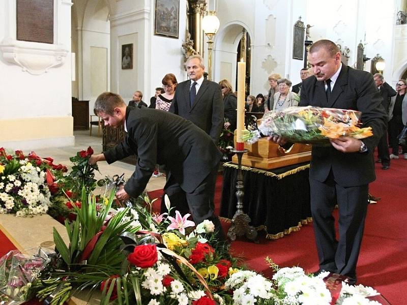 Pohřeb akademického malíře Jana Grimma v katedrále sv. Štěpána.