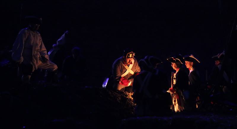 Poslední noc pevnosti Svídnice byla opravdu krutá. Dělostřelecká palba a mraky pěšáků se snažili porazit obranu pevnosti. Pro diváky to byla opravdová podívaná, sešlo se jich téměř stejné množství jako odpoledne.