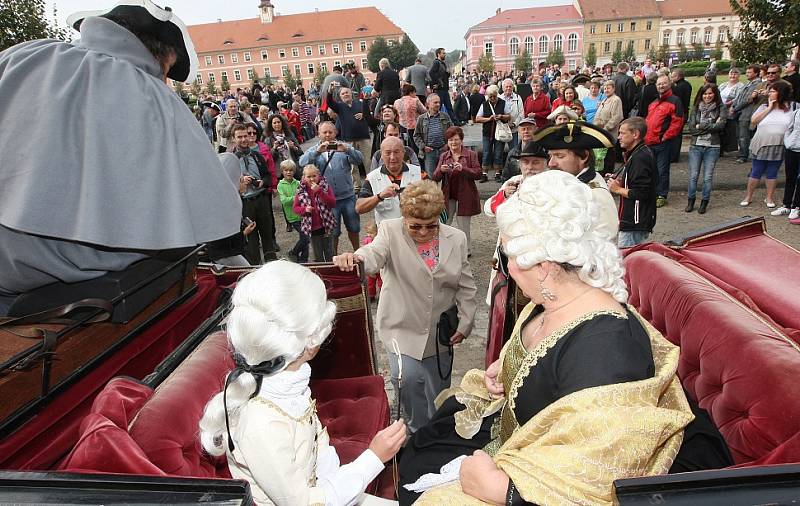 Josefínské slavnosti sobota - slavnostní nástup a příjezd Marie Terezie.