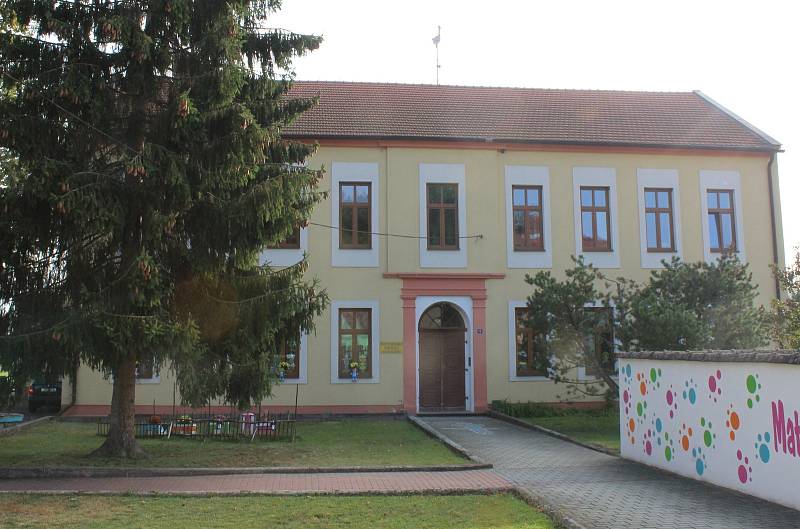 Mateřská škola v Doksanech prošla před několika lety rekonstrukcí.