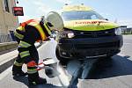 Nehoda osobního auta a sanitky v Litoměřicích