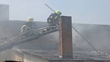 Požár střechy školních dílen v Roudnici