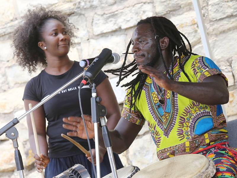 7. ročník afrického festivalu Dun Dun, který byl plný rytmů, chuti a módy.