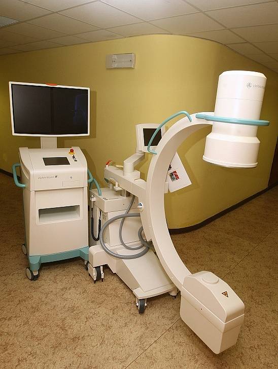 Pojízdní operační RTG přístroj, tzv. C - rameno