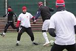Fanoušci Slavie a Sparty sehráli v sobotu ve Štětí fotbalové utkání a výtěžek věnovali na postiženého Vojtíška z Roudnice nad Labem.