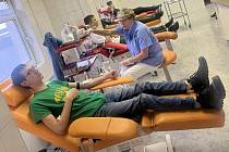 Více než čtyřicítka studentů i učitelů z Gymnázia Lovosice darovala krev.
