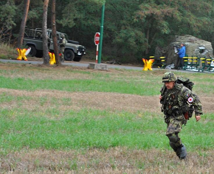 Cvičení Aktivních záloh AČR a IZS u Bechlína