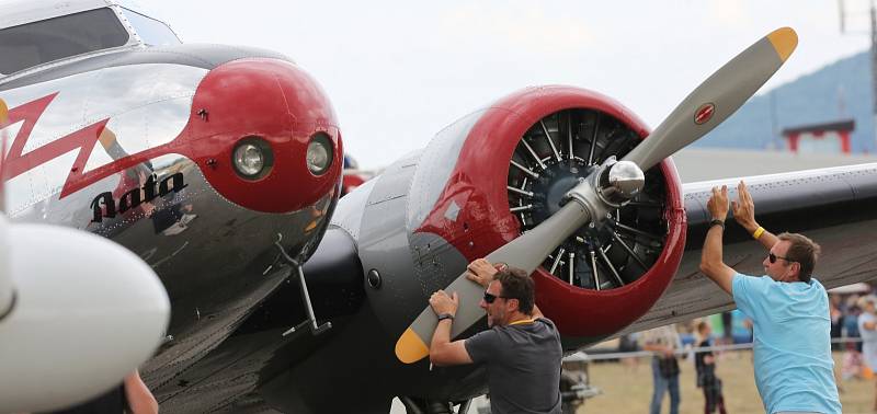 Letecký den Memorial Air Show 2019 v Roudnici nabídl také v neděli pestrý program