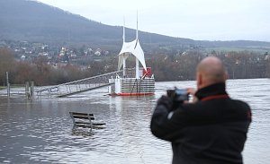 Povodeň na Litoměřicku v pátek 5. ledna. Fotografie jsou z Velkých Žernosek, Žalhostic, Hrobců, Roudnice nad Labem, Křešic a Terezína.