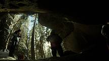 Hojně navštěvovaná je jeskyně víl. Pronikající voda zde v zimě dělá množství rampouchů.
