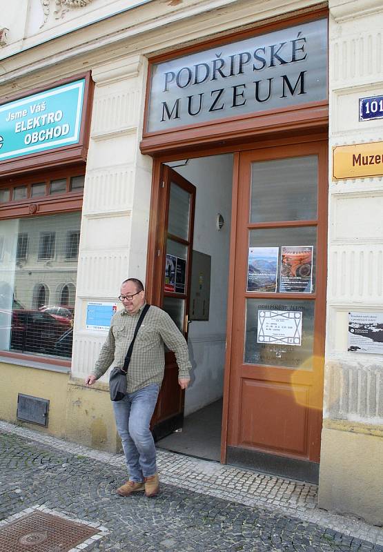 Po téměř pěti měsících mohou lidé opět zavítat do galerií a muzeí. V úterý 11. května své brány otevřelo i Podřipské muzeum a také Galerie moderního umění v Roudnici nad Labem.