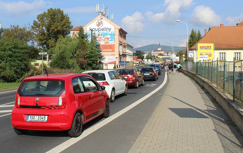 Řidiče čekají při cestě do Litoměřic kvůli veletrhu Zahrada Čech tradiční dopravní komplikace