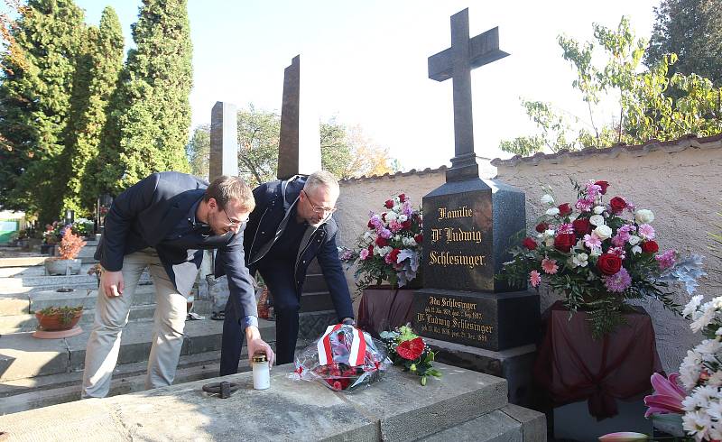 Na litoměřickém hřbitově si připomněli 180 let  od narození Ludwiga Schlesingera.