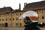 Vichřice zničila také střechu historických Žižkových kasáren v Terezíně.