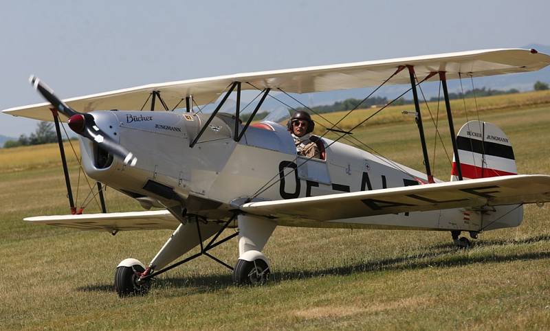 Sobotní program 14. ročníku Memorial Air Show v Roudnici nad Labem.