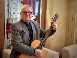 Litoměřický kytarista a kapelník Áda Škarda slaví v těchto dnech  80 let.