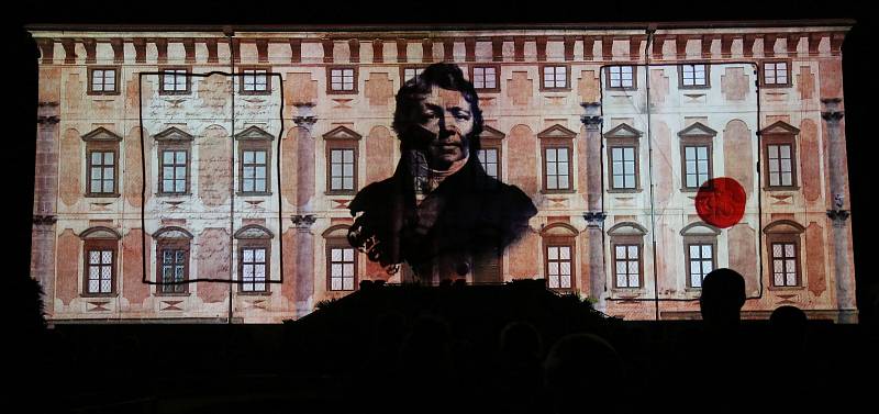 Videomapping mohly sledovat stovky návštěvníků zámeckého parku v Libochovicích. Noční projekce o životě Jana Evangelisty Purkyně byla promítána přímo na fasádu zámku.