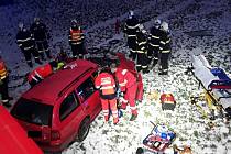 Nehoda osobního auta a motorového vlaku na přejezdu v obci Zimoř na Litoměřicku.