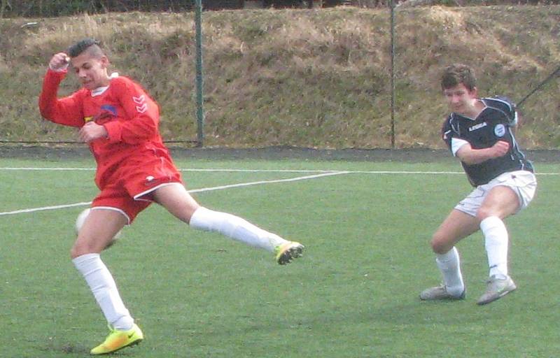 KP ml. dorost Roudnice - Neštěmice (v červeném) 1:2.