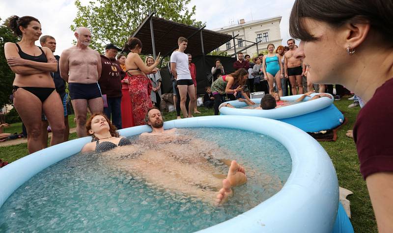 Součástí litoměřického Allfestu 2019 byla i ledová koupel