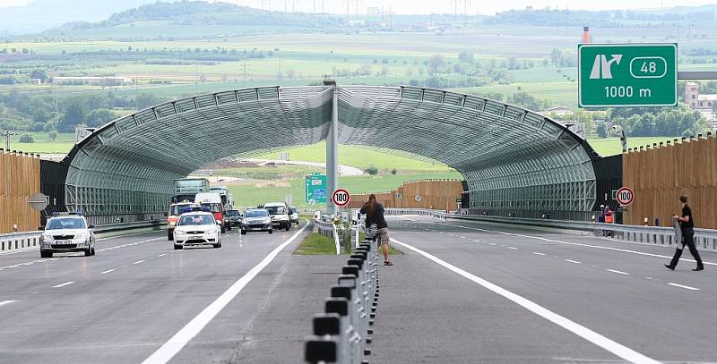 Zprovoznění úseku Lovosice - Bílinka na D8.