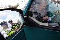 Policisté na jihu Moravy chystají v pátek velké množství kontrol řidičů. Snímek je ilustrační.