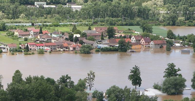 Povodeň 2013: Letecké snímky Litoměřicka od Štětí až po Terezín.