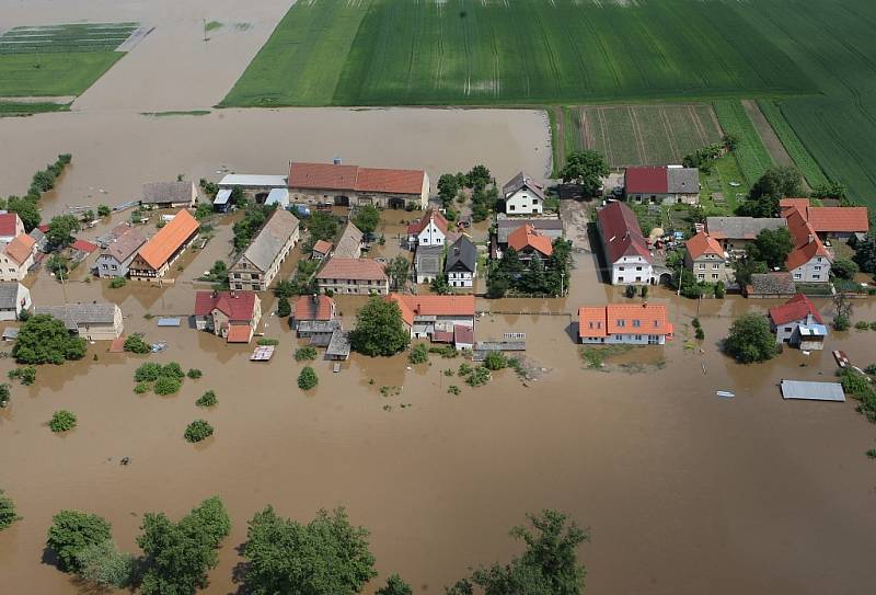 Povodeň 2013, středa 5. června: Letecké snímky Litoměřicka od Štětí až po Terezín