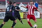 Fotbalisté Brozan (v pruhovaném) porazili v divizním duelu Chomutov 3:1.