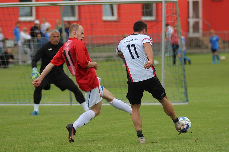 Zaměstnanecká liga Deníku: čtvrtý semifinalový turnaj druhého ročníku hostil sportovní areál Pod Lipou v Roudnici nad Labem.