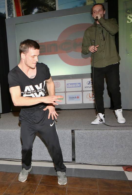 Tanečníci z Break dance Litoměřice Pavel Hajduch a Pavel Zajíček